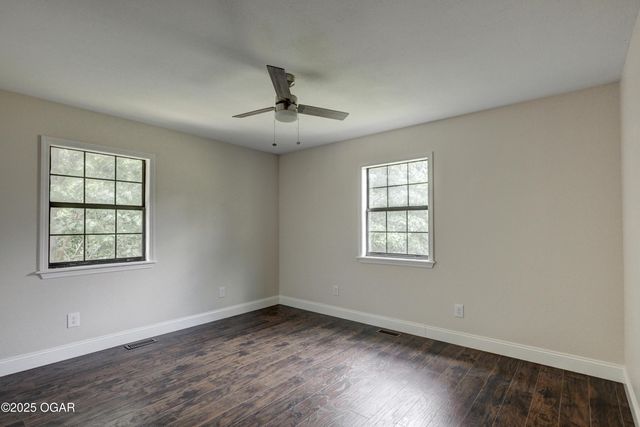 2208 Sunset Circle, Neosho, MO 64850