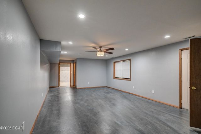 2208 Sunset Circle, Neosho, MO 64850