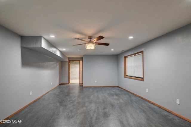 2208 Sunset Circle, Neosho, MO 64850