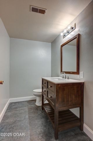 2208 Sunset Circle, Neosho, MO 64850