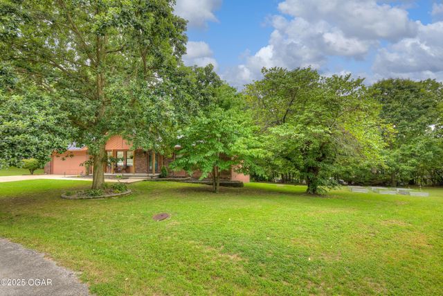 2208 Sunset Circle, Neosho, MO 64850