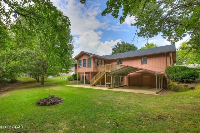 2208 Sunset Circle, Neosho, MO 64850