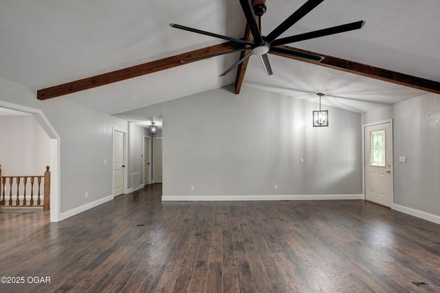 2208 Sunset Circle, Neosho, MO 64850