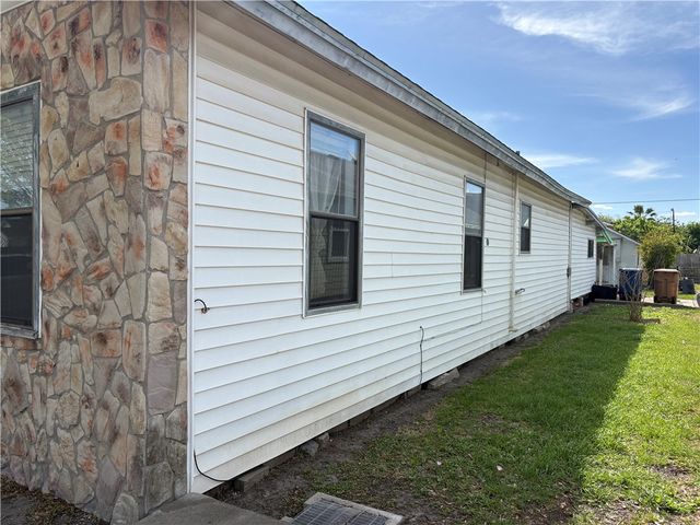 1203 14th St, Corpus Christi, TX 78404