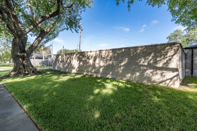 16210 Ridgegreen Drive, Houston, TX 77082