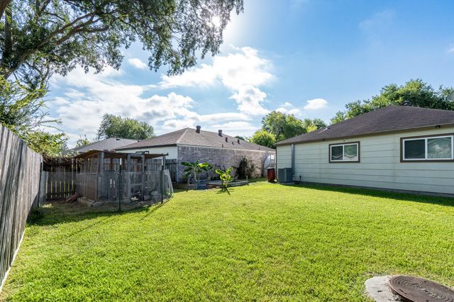 16210 Ridgegreen Drive, Houston, TX 77082