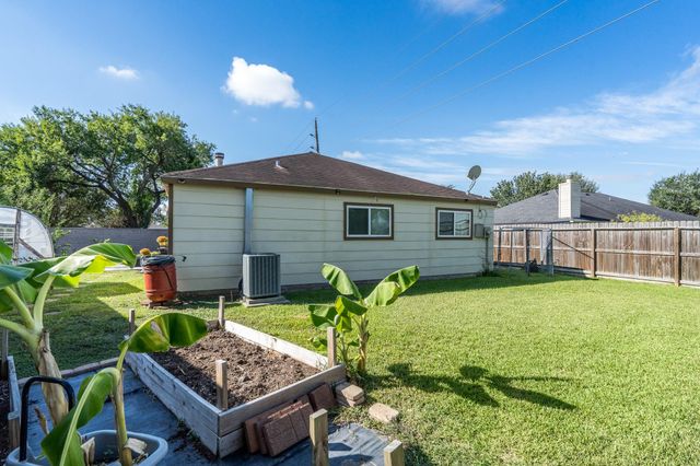 16210 Ridgegreen Drive, Houston, TX 77082