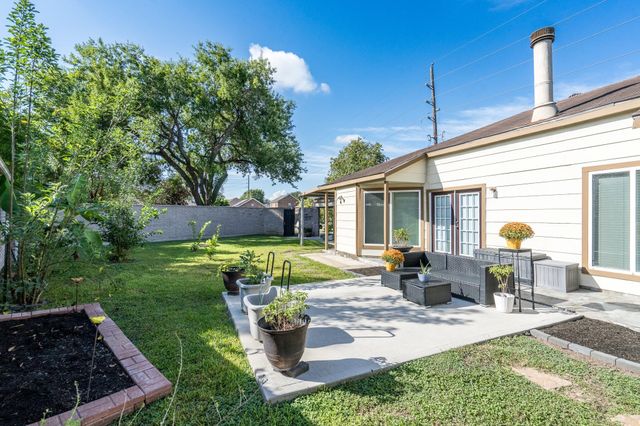 16210 Ridgegreen Drive, Houston, TX 77082