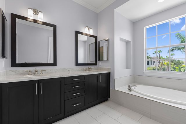 135 N Cannery Row Circle, Delray Beach, FL 33444