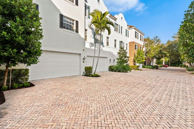 135 N Cannery Row Circle, Delray Beach, FL 33444