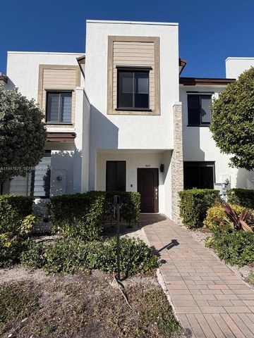 909 NE 211th St, Miami, FL 33179