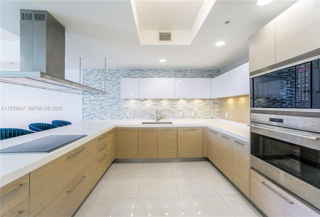 17301 Biscayne Boulevard 207, North Miami Beach, FL 33160