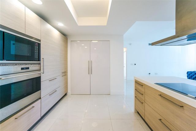 17301 Biscayne Boulevard 207, North Miami Beach, FL 33160