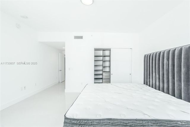 17301 Biscayne Boulevard 207, North Miami Beach, FL 33160