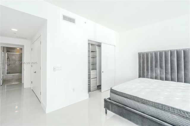 17301 Biscayne Boulevard 207, North Miami Beach, FL 33160