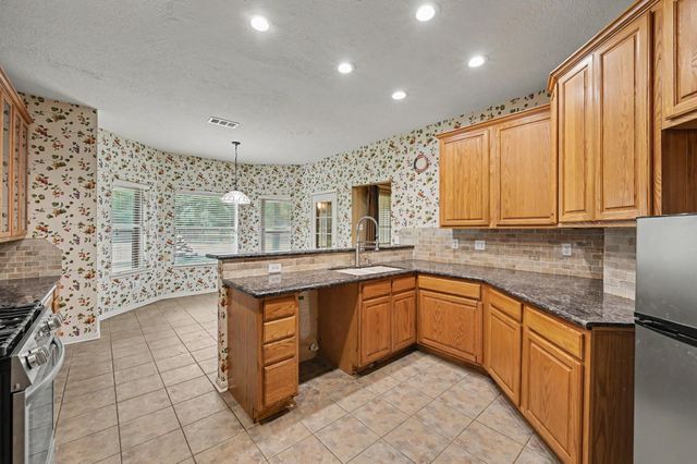 1018 Mesquite Drive, Magnolia, TX 77354