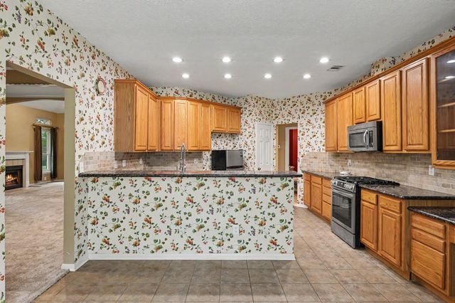 1018 Mesquite Drive, Magnolia, TX 77354