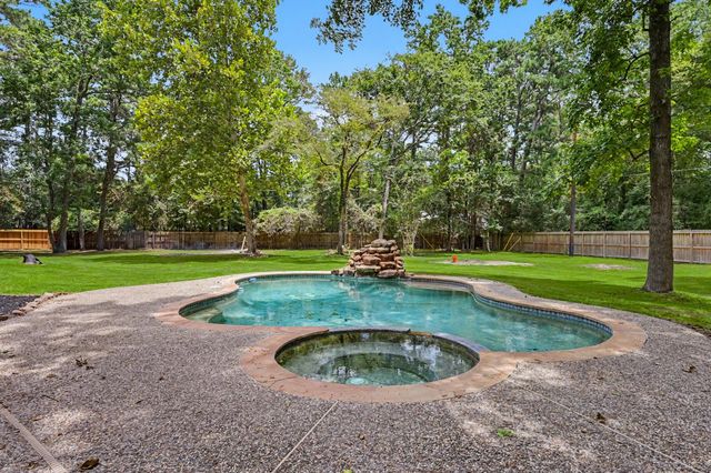 1018 Mesquite Drive, Magnolia, TX 77354