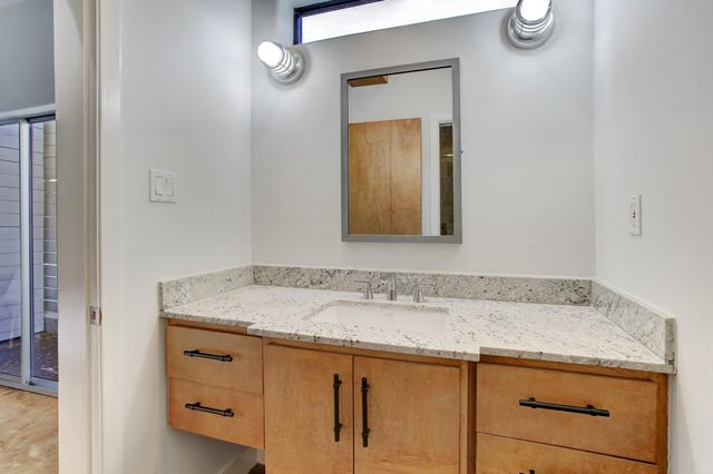 5002 Milam, Houston, TX 77006