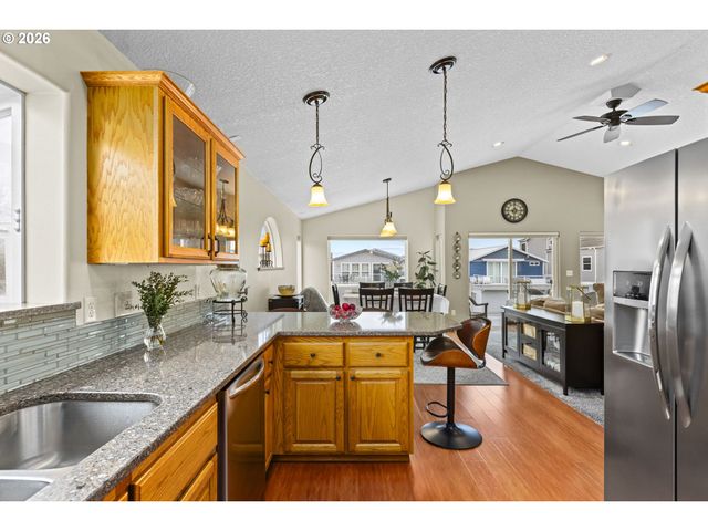 17809 Ne MARINE Dr C3, Portland, OR 97230