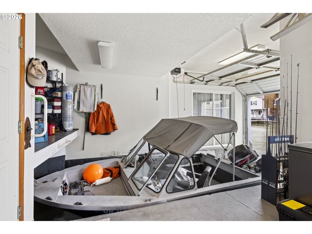 17809 Ne MARINE Dr C3, Portland, OR 97230