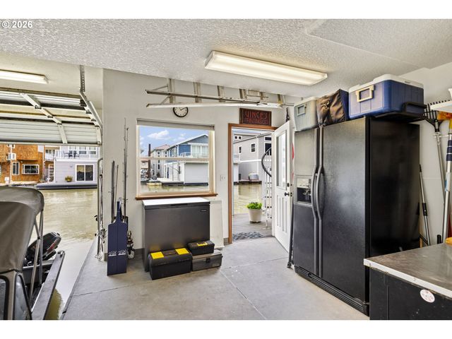 17809 Ne MARINE Dr C3, Portland, OR 97230