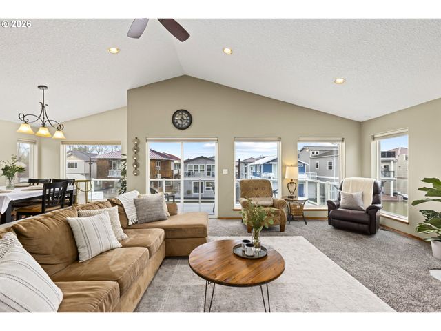 17809 Ne MARINE Dr C3, Portland, OR 97230
