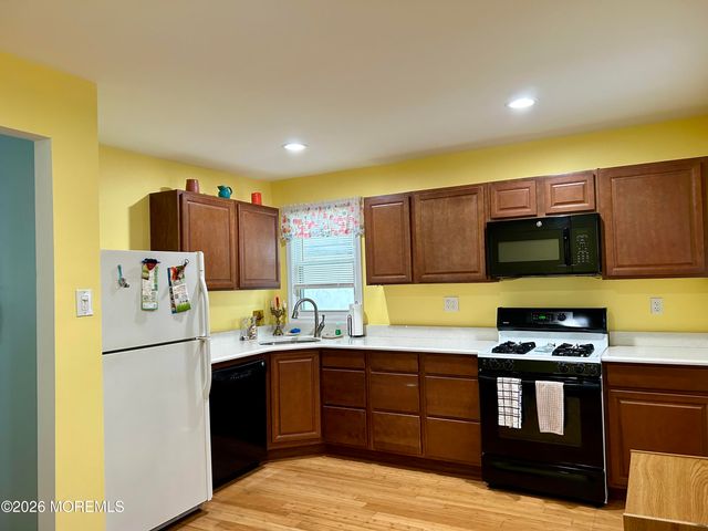 67 Snug Harbor Avenue, Highlands, NJ 07732