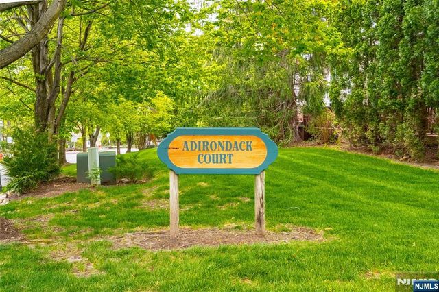 554 Adirondack Court, Mahwah, NJ 07430
