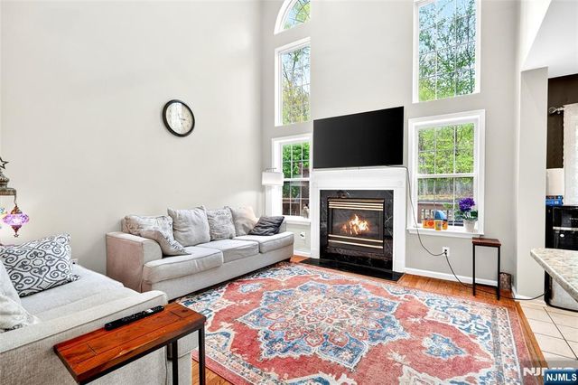 554 Adirondack Court, Mahwah, NJ 07430