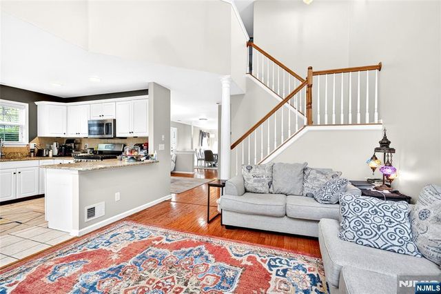 554 Adirondack Court, Mahwah, NJ 07430