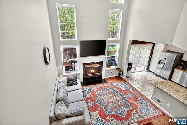 554 Adirondack Court, Mahwah, NJ 07430