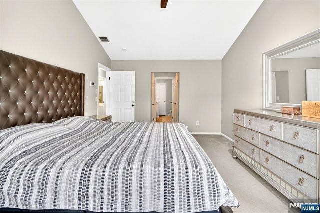 554 Adirondack Court, Mahwah, NJ 07430