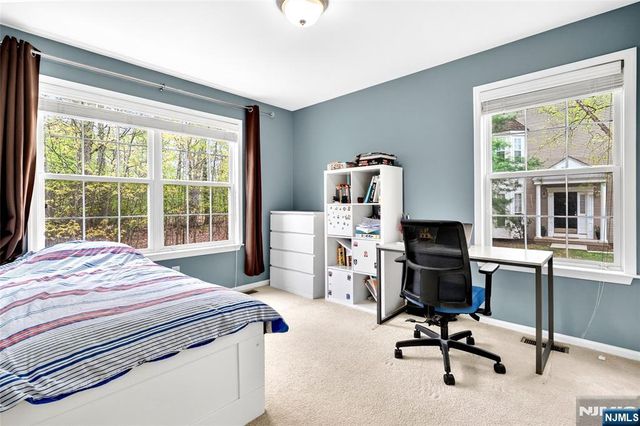 554 Adirondack Court, Mahwah, NJ 07430