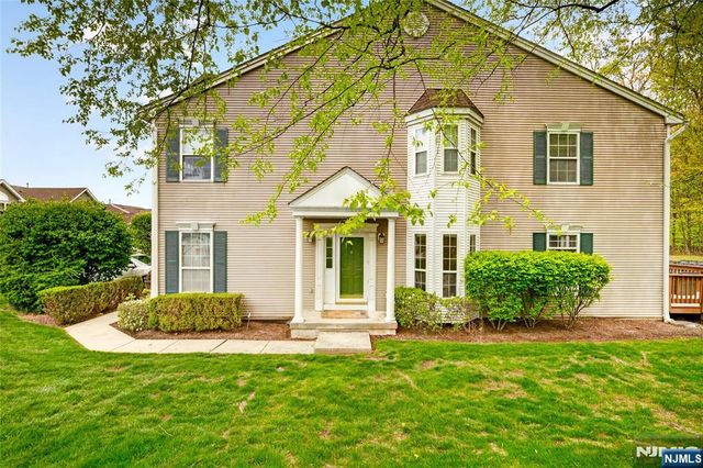 554 Adirondack Court, Mahwah, NJ 07430