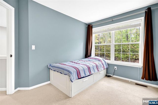 554 Adirondack Court, Mahwah, NJ 07430