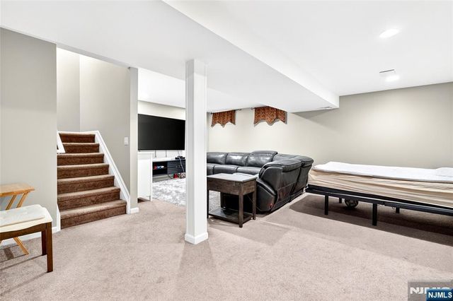 554 Adirondack Court, Mahwah, NJ 07430