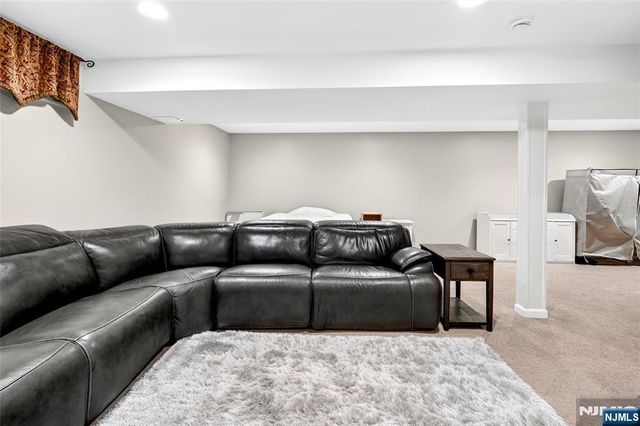554 Adirondack Court, Mahwah, NJ 07430