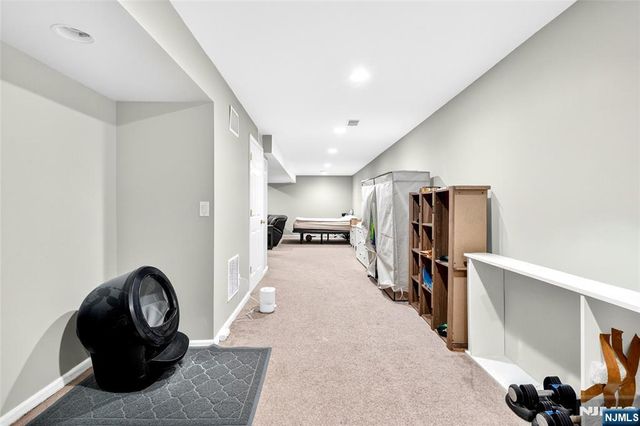 554 Adirondack Court, Mahwah, NJ 07430