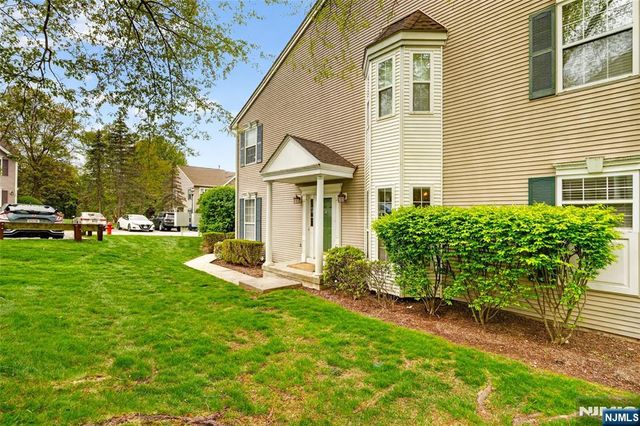 554 Adirondack Court, Mahwah, NJ 07430