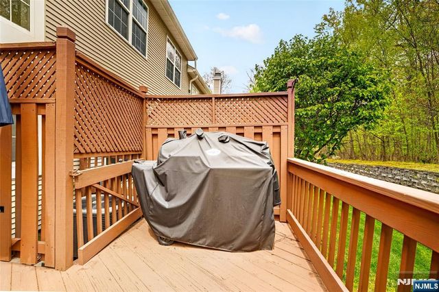 554 Adirondack Court, Mahwah, NJ 07430