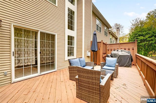 554 Adirondack Court, Mahwah, NJ 07430