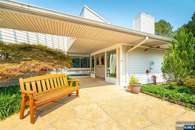554 Adirondack Court, Mahwah, NJ 07430