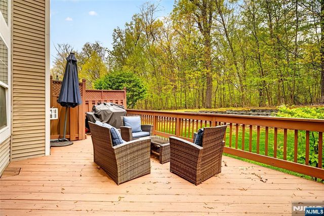 554 Adirondack Court, Mahwah, NJ 07430