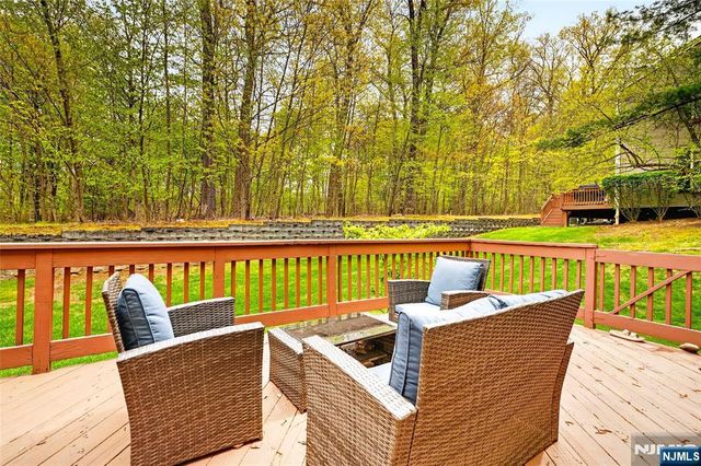 554 Adirondack Court, Mahwah, NJ 07430