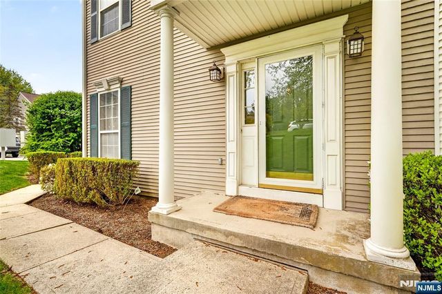 554 Adirondack Court, Mahwah, NJ 07430