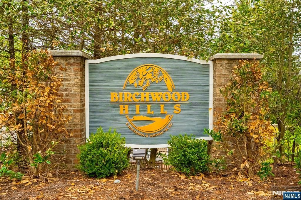 554 Adirondack Court, Mahwah, NJ 07430
