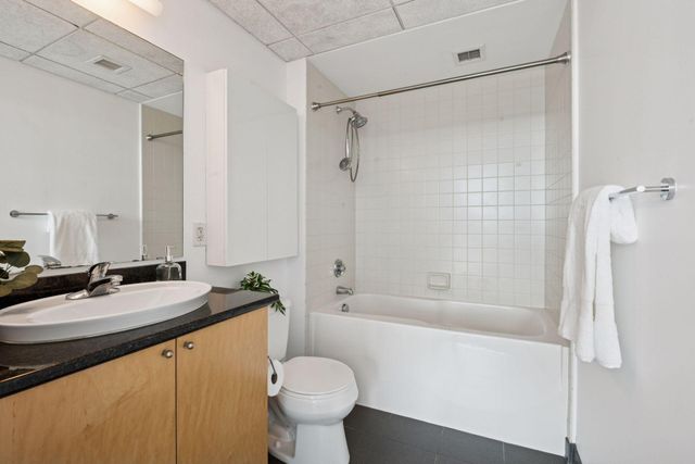 8161 33rd Avenue S 609, Bloomington, MN 55425