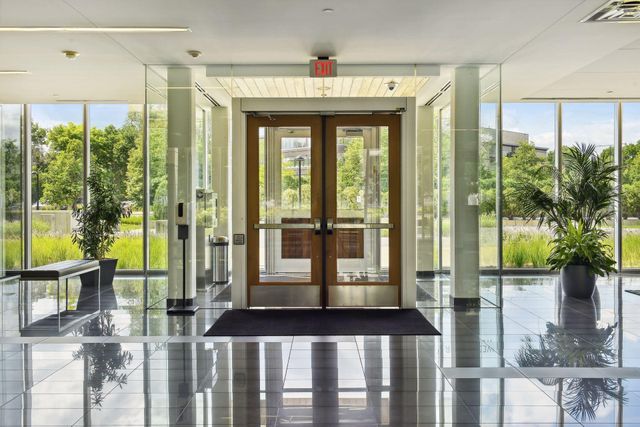 8161 33rd Avenue S 609, Bloomington, MN 55425