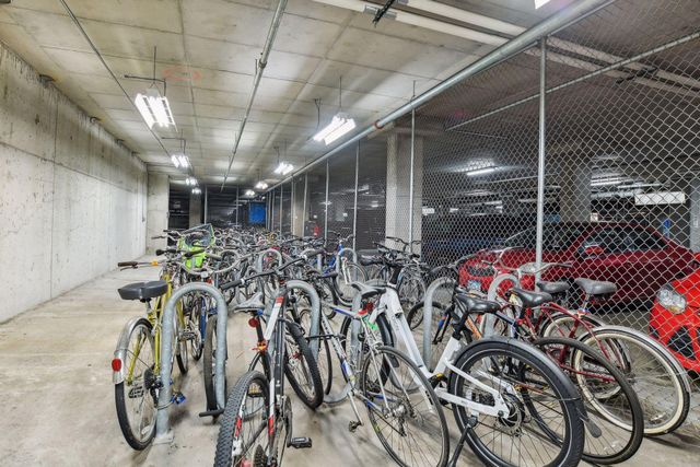 8161 33rd Avenue S 609, Bloomington, MN 55425